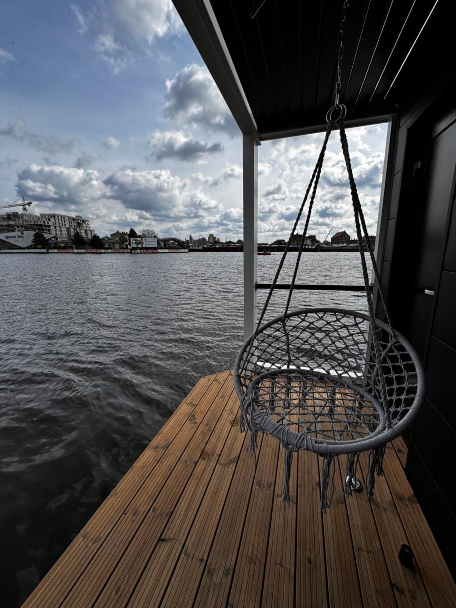 Houseboat Energyapart Апартаменти *