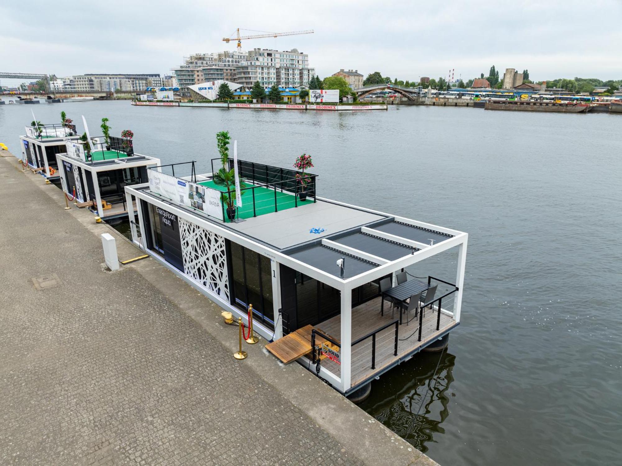 Houseboat Energyapart Апартаменти *
